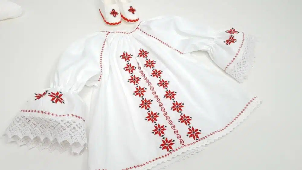 Rochita traditionala cu motive traditionale romanesti