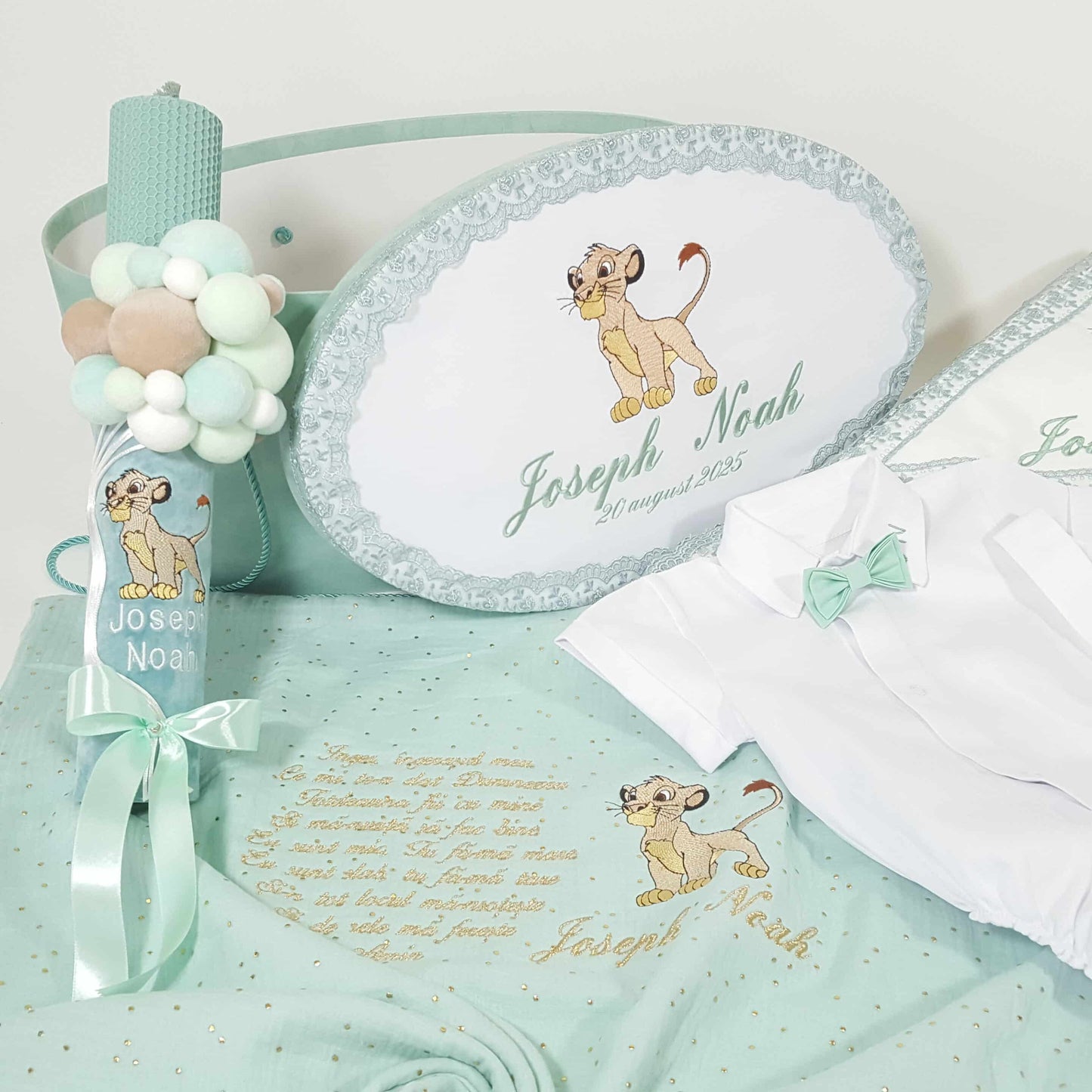 Trusou pentru botez baietel cu leul Simba si costumas alb