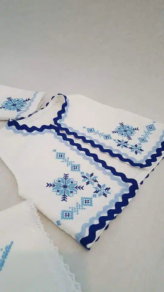 Set costumas traditional de botez