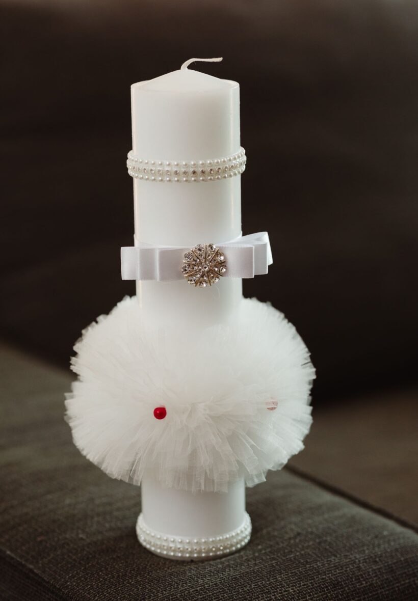 Lumanare de botez accesorizata cu tulle roz si perle