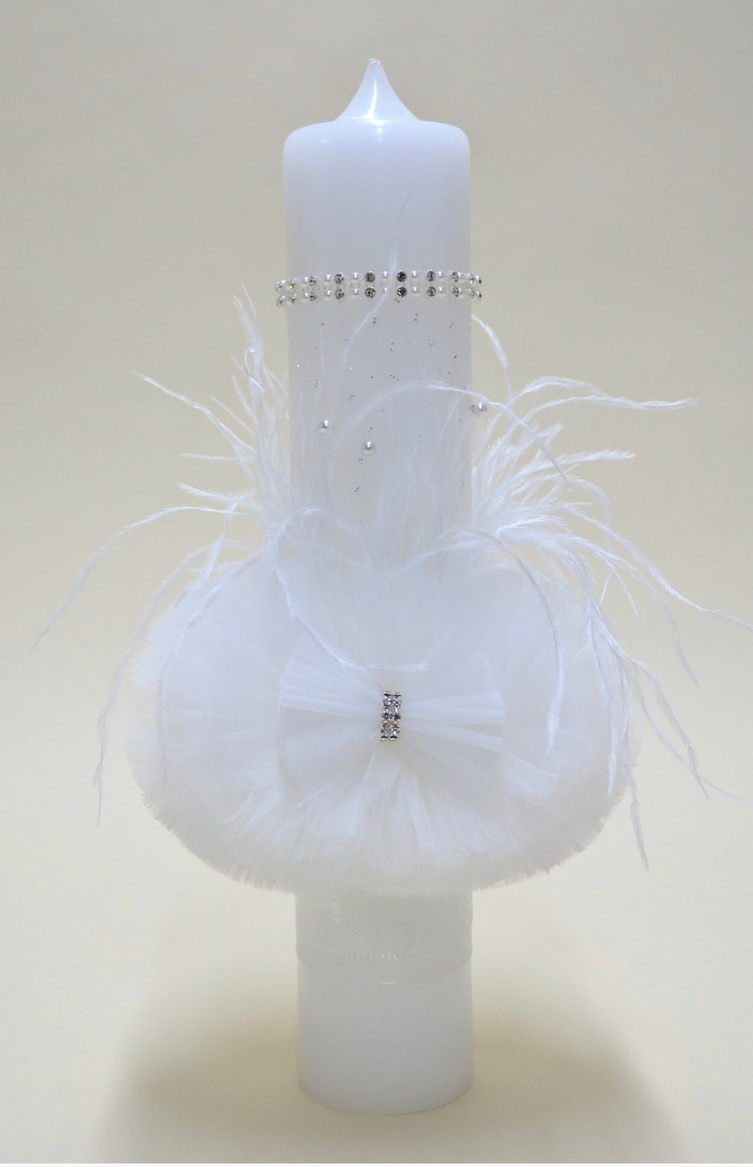 Lumanare de botez accesorizata cu tulle roz si pene