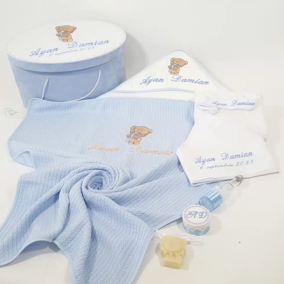 Trusou pentru botez baietel cu ursuleti si cufar catifea bleu