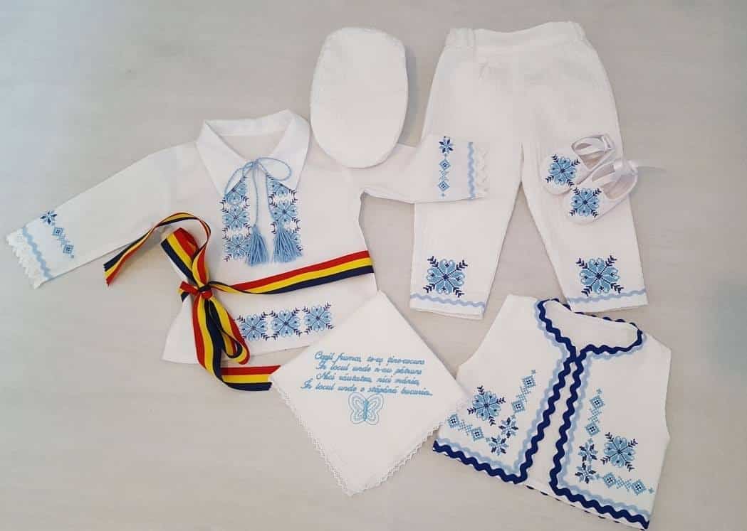 Set costumas traditional de botez