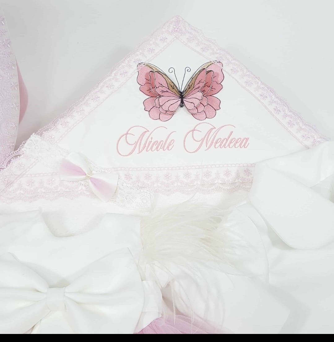 Trusou complet  botez fetita cu fluturi roz